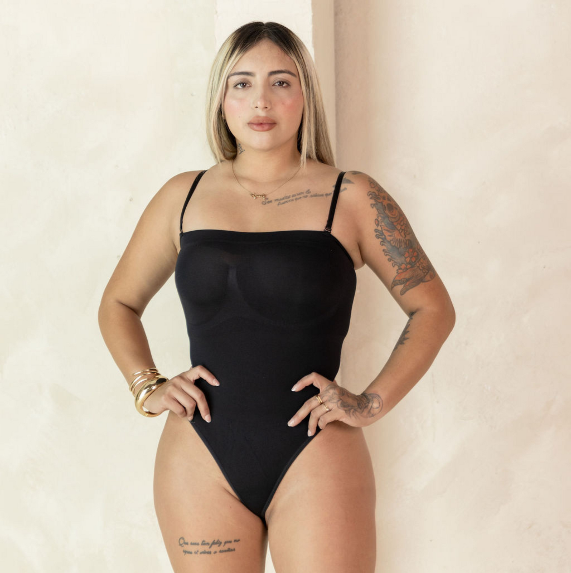 Detachable straps, black body shape wear, thong.