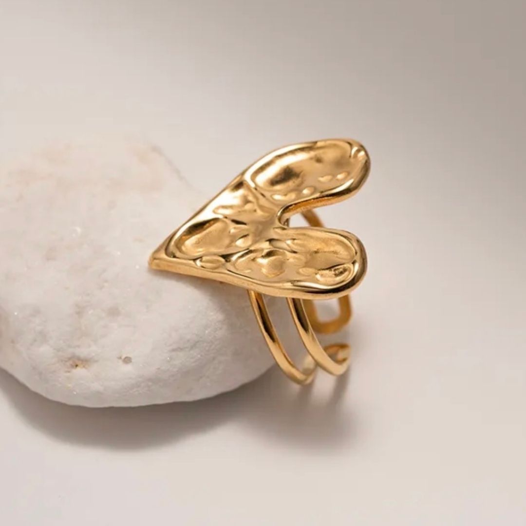 GOLD HAMMERED HEART RING