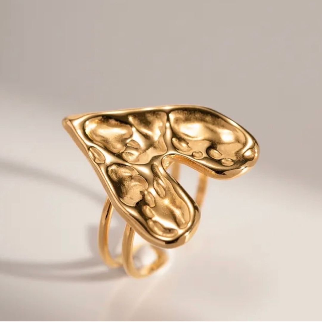 GOLD HAMMERED HEART RING