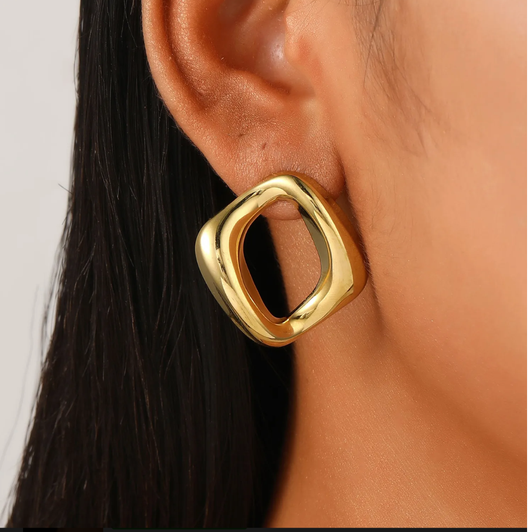 GEOMETRIC STUD EARRING